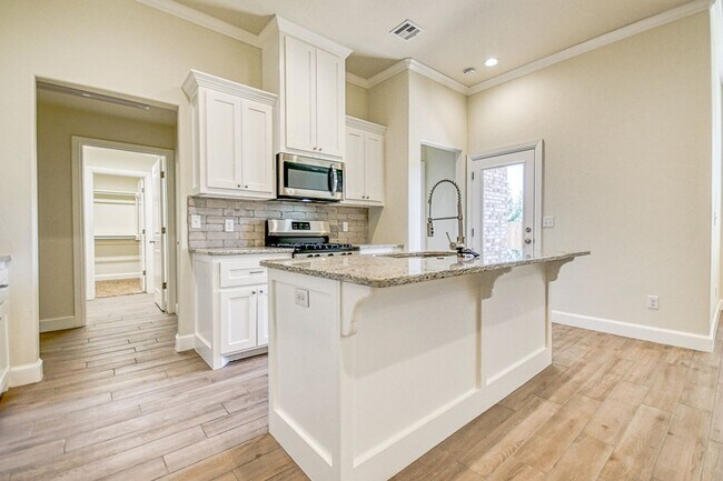 Building Photo - 3100 Pebble Pond Dr