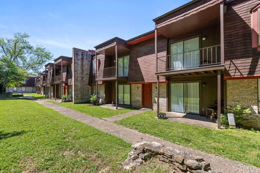 Building Photo - Colony