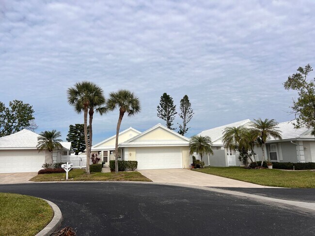 Building Photo - 705 Harrington Lake Dr S
