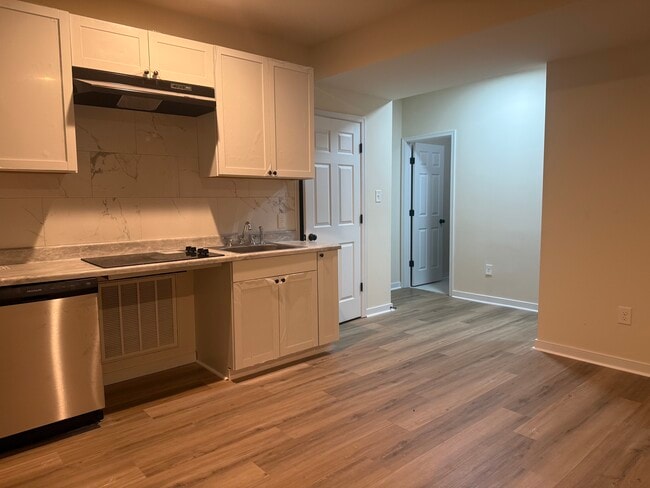 Building Photo - 628 Abbey Village Cir