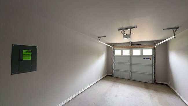 Building Photo - 1204 N 8th St