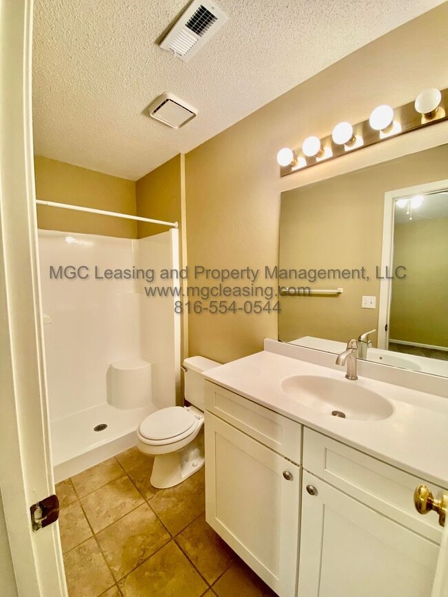 Building Photo - Whispering Winds Townhome in Lee's Summit MO