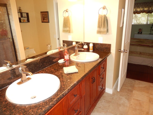 Building Photo - Updated 2 Bed, 1.5 Bath in La Mesa!! Water/Trash Included