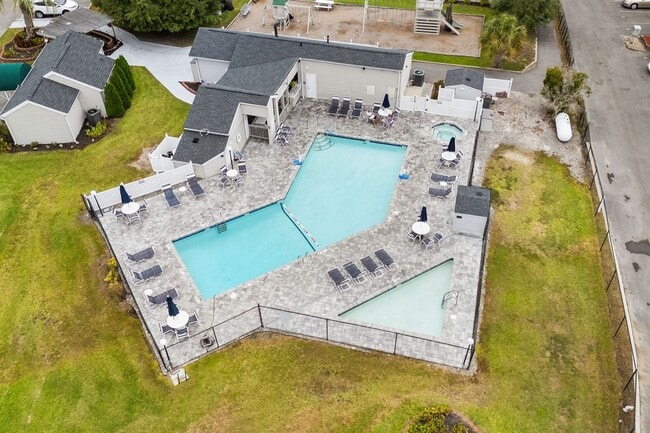 Building Photo - Now Allowing 1 small dog under 30Lbs - Spacious 2 bed/2 bath Deer Creek Villas-Surfside