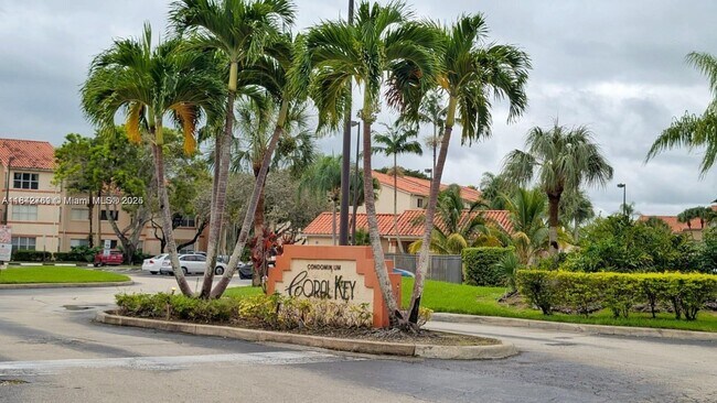 Primary Photo - 3420 Pinewalk Dr N