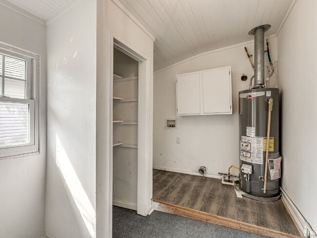 Building Photo - Beautifully Updated Bungalow!