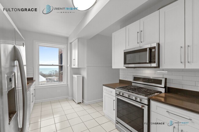 Building Photo - 534 W Stratford Pl