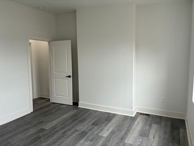 Building Photo - 1539 Lowrie St