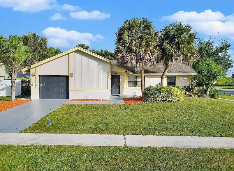 Primary Photo - 9883 Liberty Ct