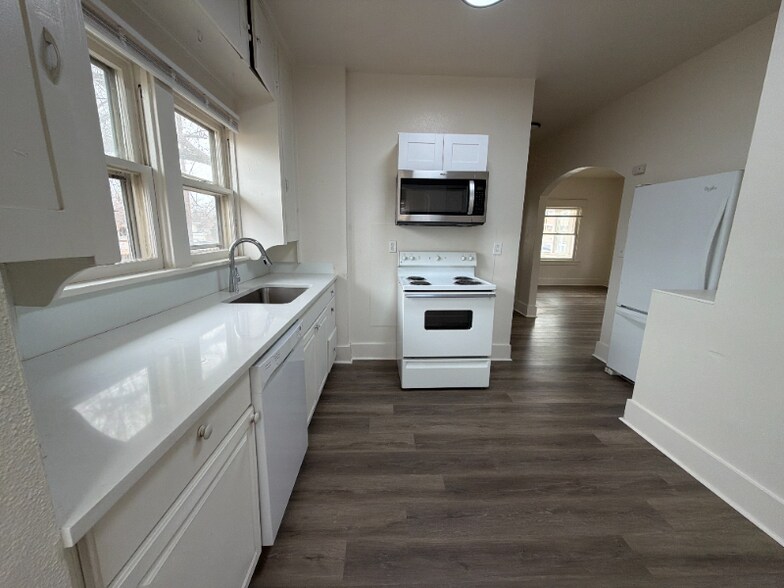 Building Photo - 1123 14th Ave