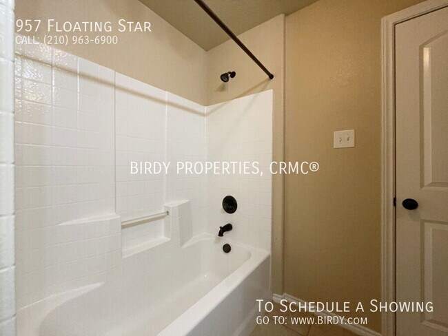 Building Photo - 957 Floating Star