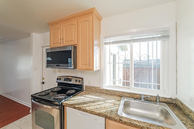 Building Photo - 30 Graystone Dr