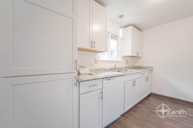 Building Photo - 106 W Beacon Hill Dr