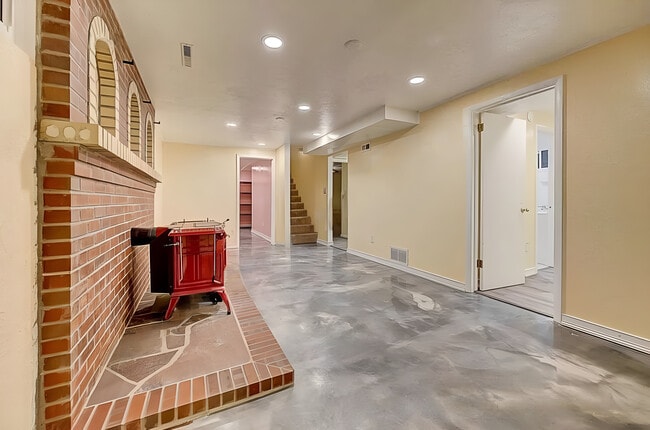 Building Photo - 34 N Garland Ave