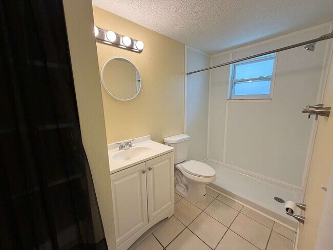 Building Photo - Cozy 1-Bed on Silver Spur Drive, Holiday FL