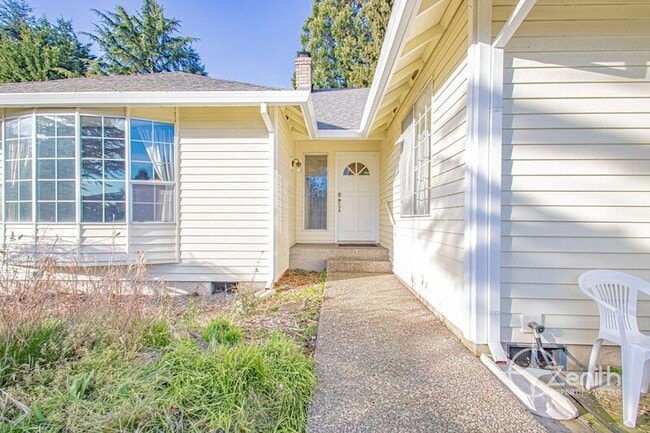 Building Photo - 12018 SE 17th St