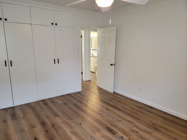 Building Photo - 422 N Shaffer St