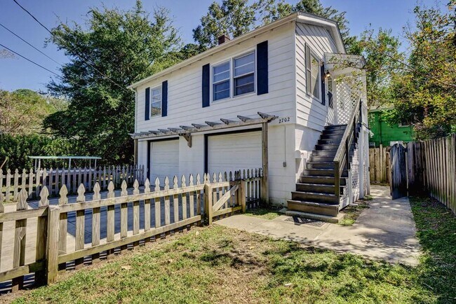 Private Entry - 2702 Chestnut St