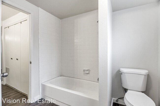 Building Photo - 111 S 1000 E St