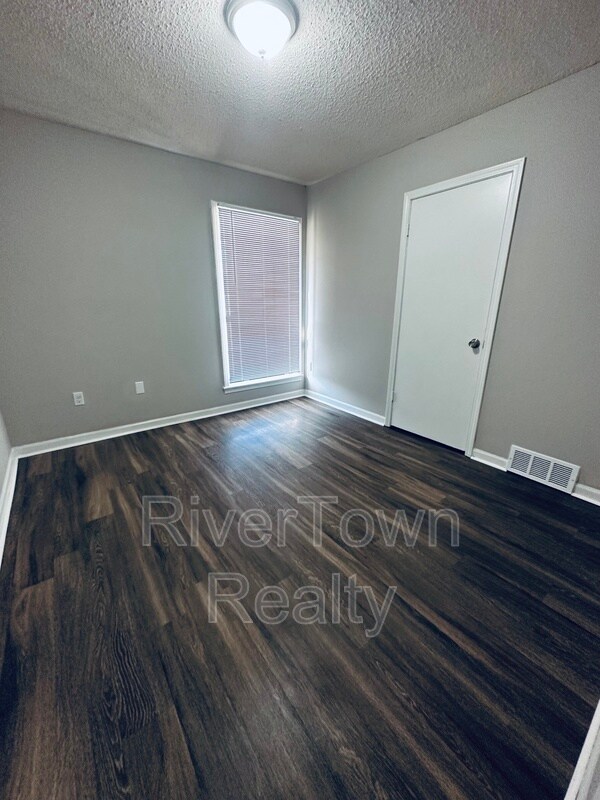 Building Photo - 2864 Whitney Ave