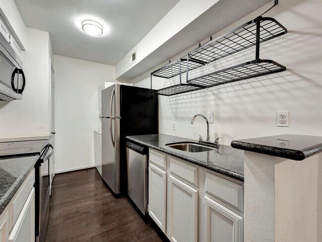 Building Photo - 1601 S Shepherd Dr