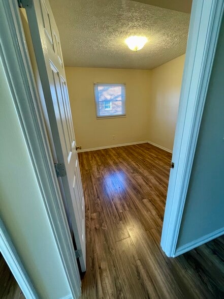 Building Photo - 641 lovedale dr