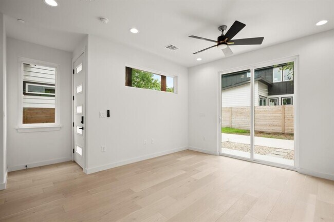 Building Photo - 5305 Ledesma Rd