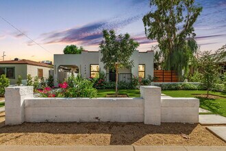 Building Photo - Gorgeous 2-Bed, 2-Bath duplex in the Garfi...
