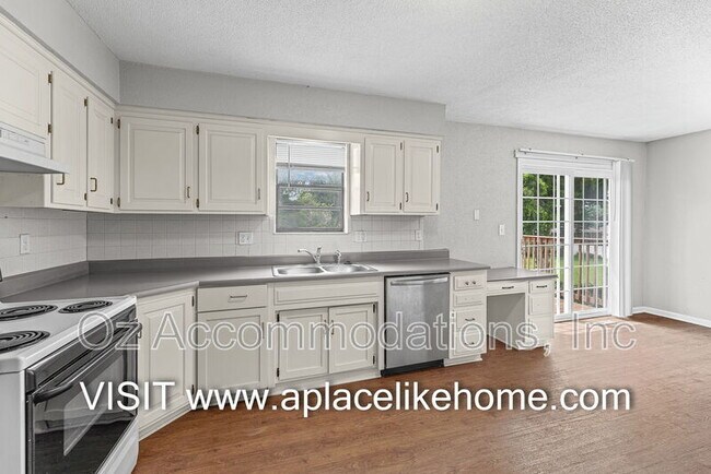 Building Photo - 1105 W Elm Terrace