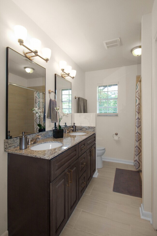 Building Photo - 5897 Somerset Dr