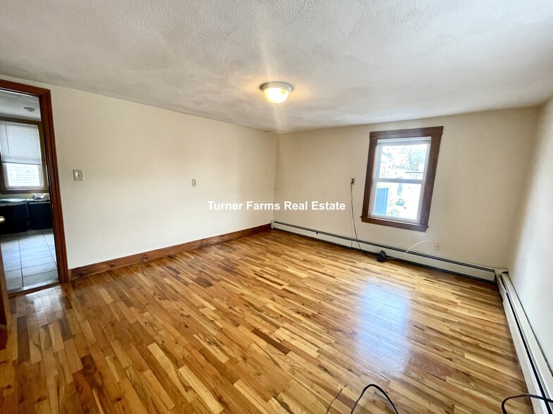 Building Photo - 585 Somerville Ave