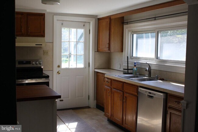 Building Photo - 545 Northbrook Rd