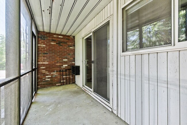 Building Photo - 79 Fountain Ln