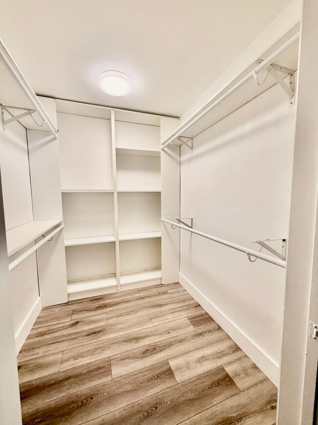 Building Photo - Gorgeous Encino Hills Home