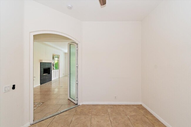 Office/Den - 69457 Turnberry Ct