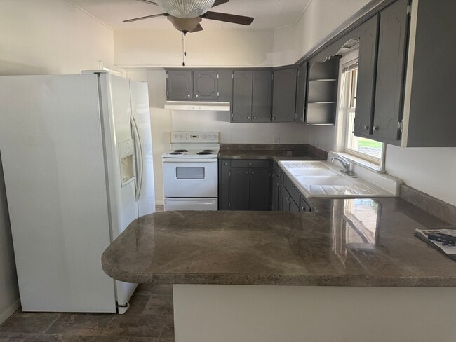 Building Photo - 126 8th St