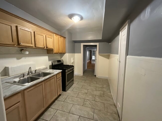 Building Photo - 148 N Mason Ave