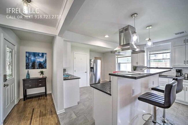 Building Photo - Midtown 4beds and 3 bath home completely u...