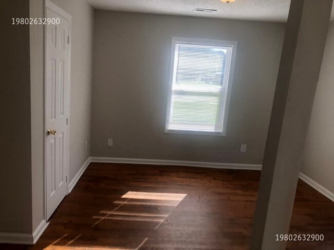 Building Photo - 924 Holland Ave