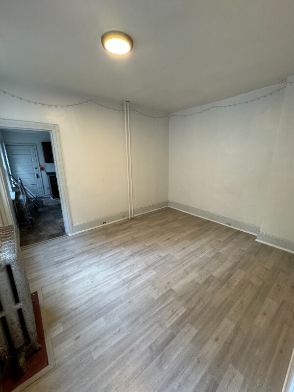 Building Photo - 208 S 41st St