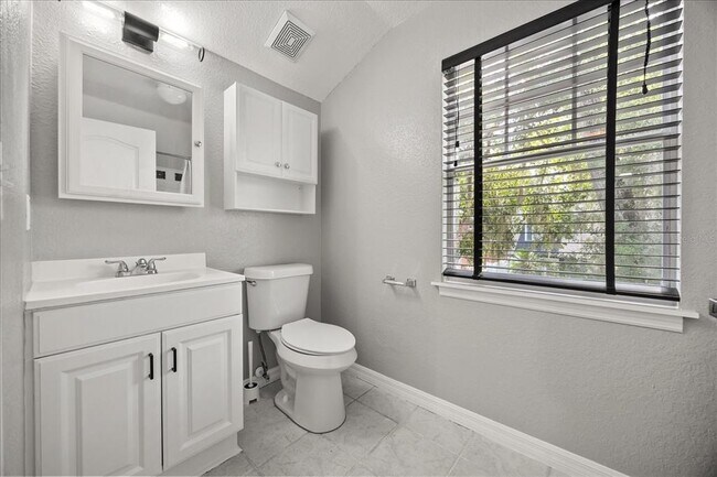 Building Photo - 748 Altaloma Ave