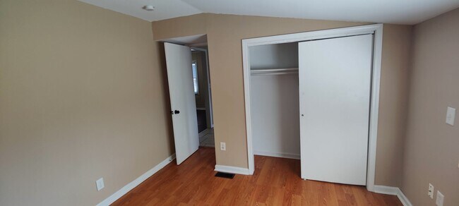 Building Photo - 1520 Lawn Ave