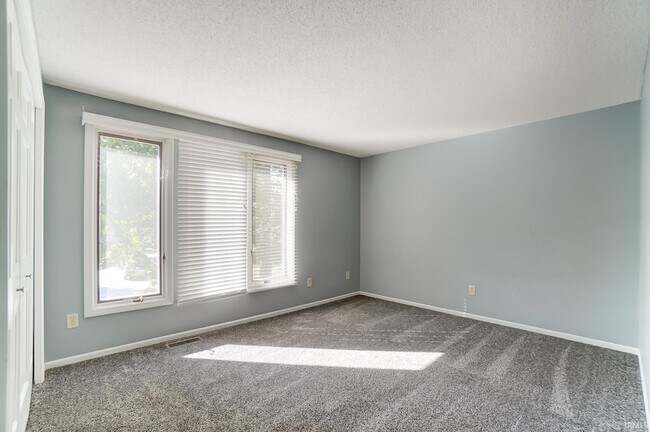 Building Photo - 5931 Spring Oak Ct
