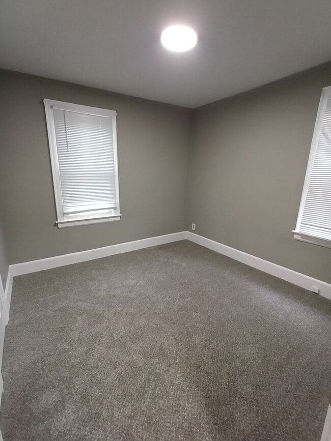Building Photo - 4 bedroom 2 bath brick colonial NOW AVAILA...