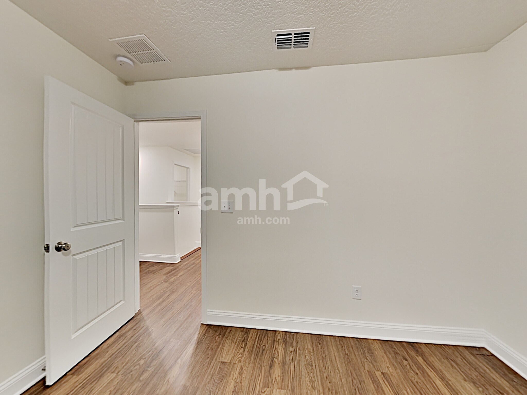 Building Photo - 3102 Creek Village Ln