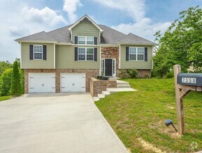 Building Photo - 7358 Pfizer Dr