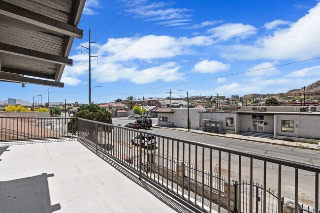 Building Photo - Fully Renovated 2BR / 1BA – Five Points | ...