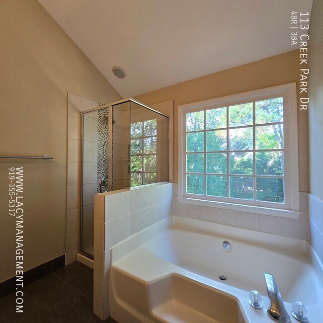 Building Photo - 113 Creek Park Dr