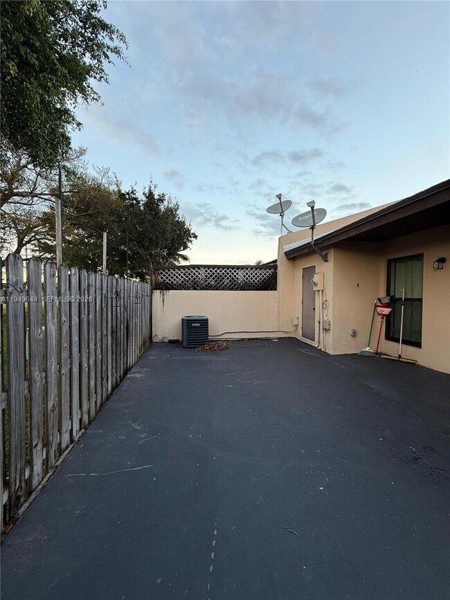 Building Photo - 11220 SW 125th Pl