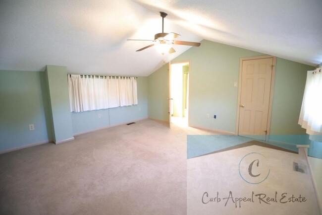 Building Photo - 2725-C Greenbriar Drive
